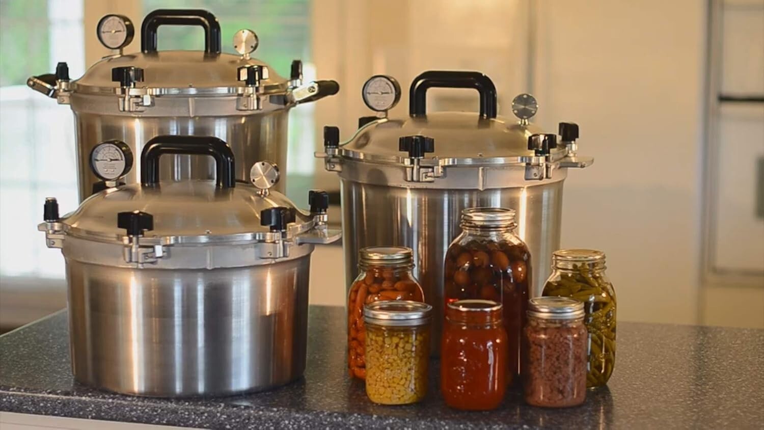 All American ressure Cooker/Canner (The 925) - Exclusive Metal-to-Metal Sealing System - Easy to Open & Close - Suitable for Gas, Electric, or Flat Top Stoves - Made in the USA